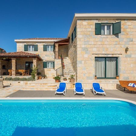 Cozy Home In Zrnovnica With Wifi المظهر الخارجي الصورة