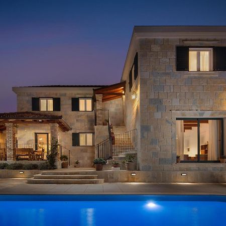 Cozy Home In Zrnovnica With Wifi المظهر الخارجي الصورة