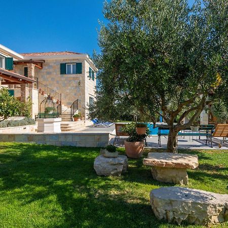 Cozy Home In Zrnovnica With Wifi المظهر الخارجي الصورة