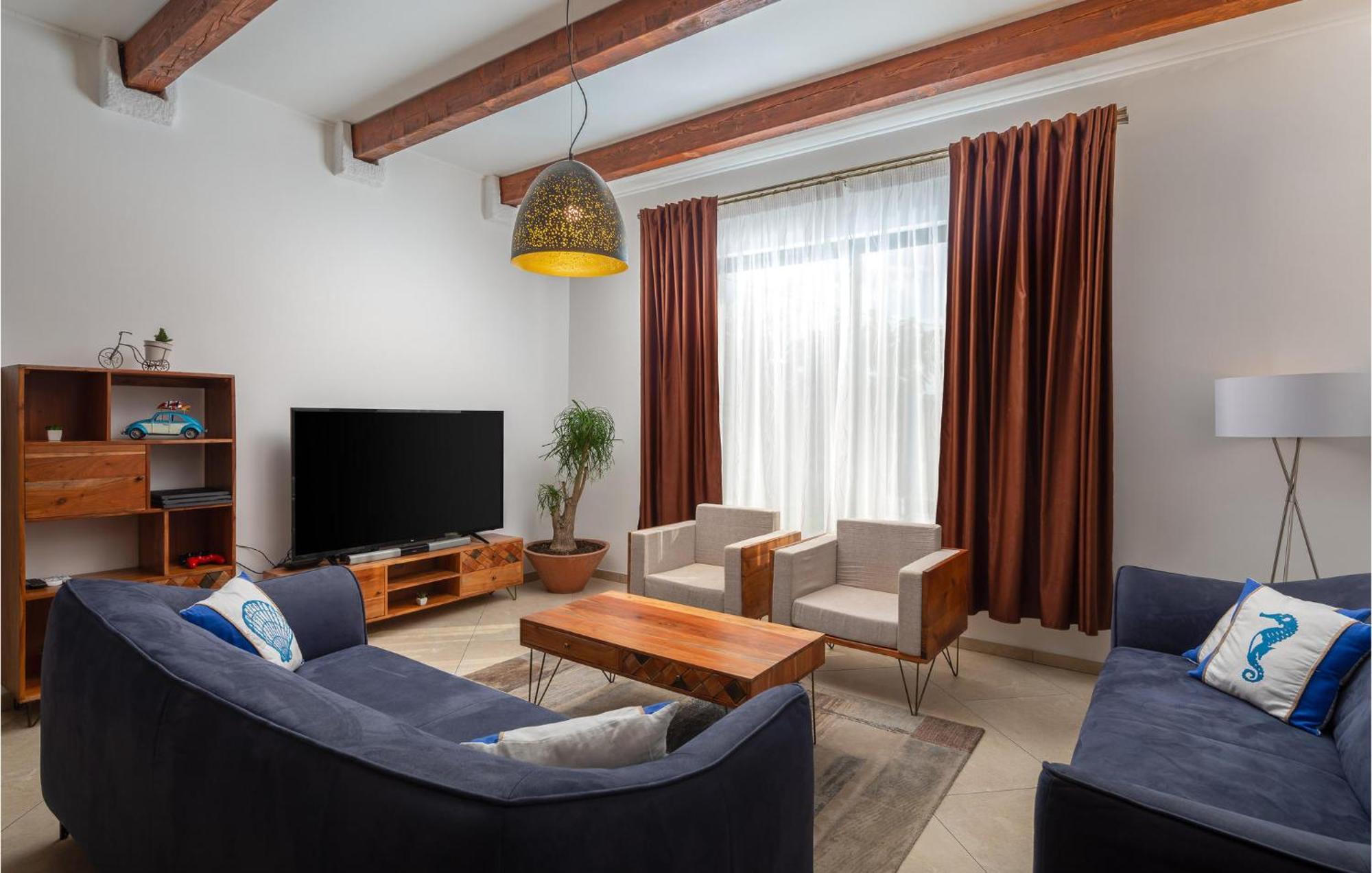 Cozy Home In Zrnovnica With Wifi المظهر الخارجي الصورة