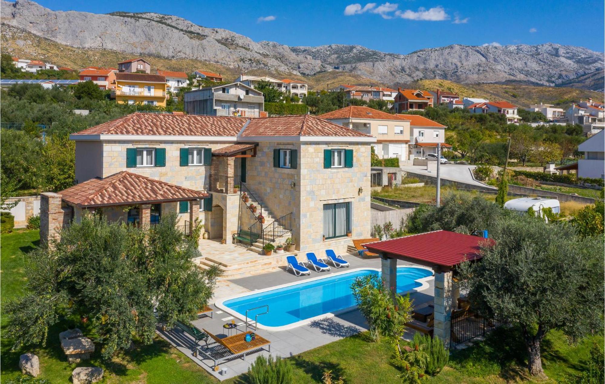 Cozy Home In Zrnovnica With Wifi المظهر الخارجي الصورة