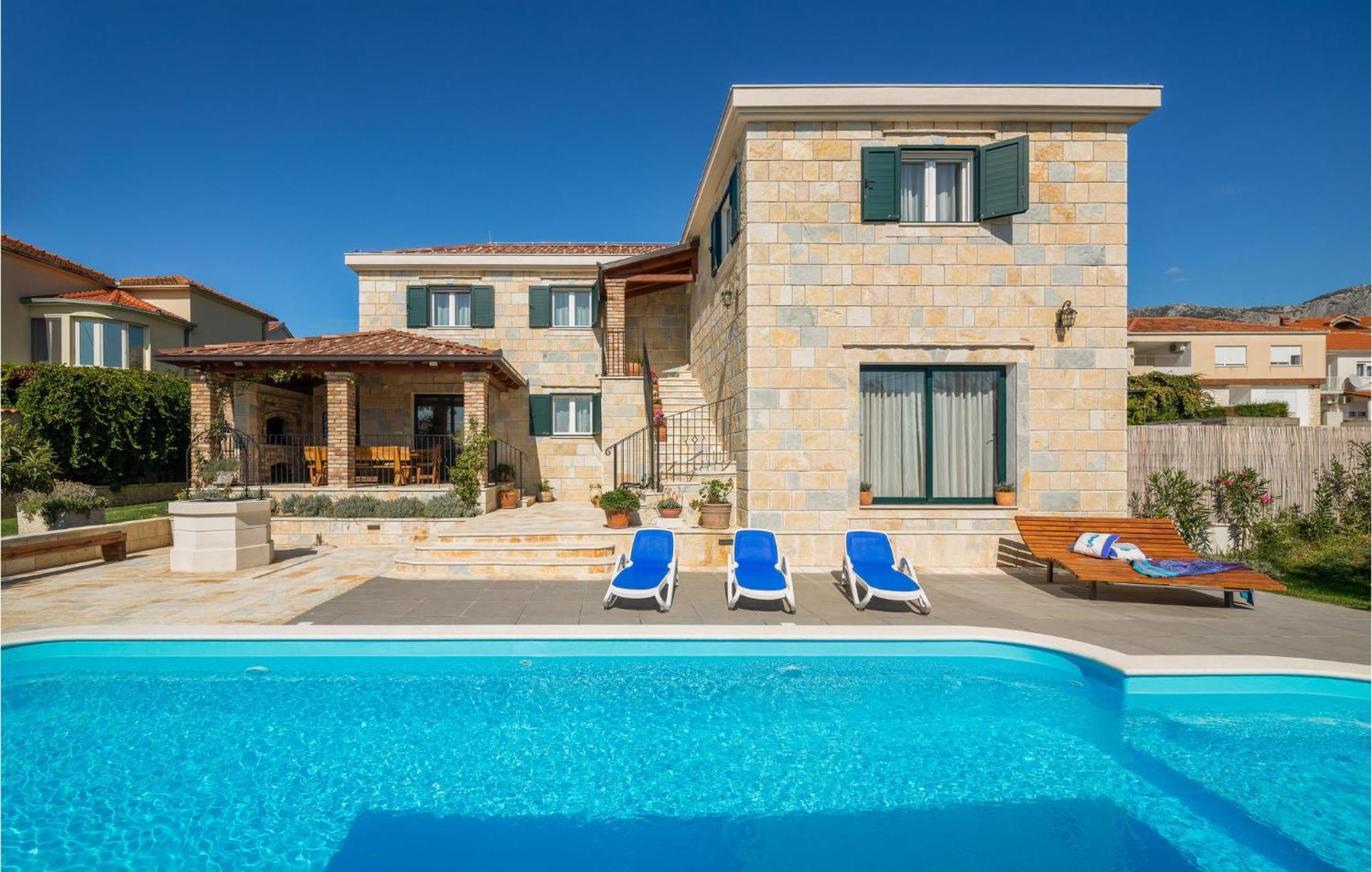 Cozy Home In Zrnovnica With Wifi المظهر الخارجي الصورة