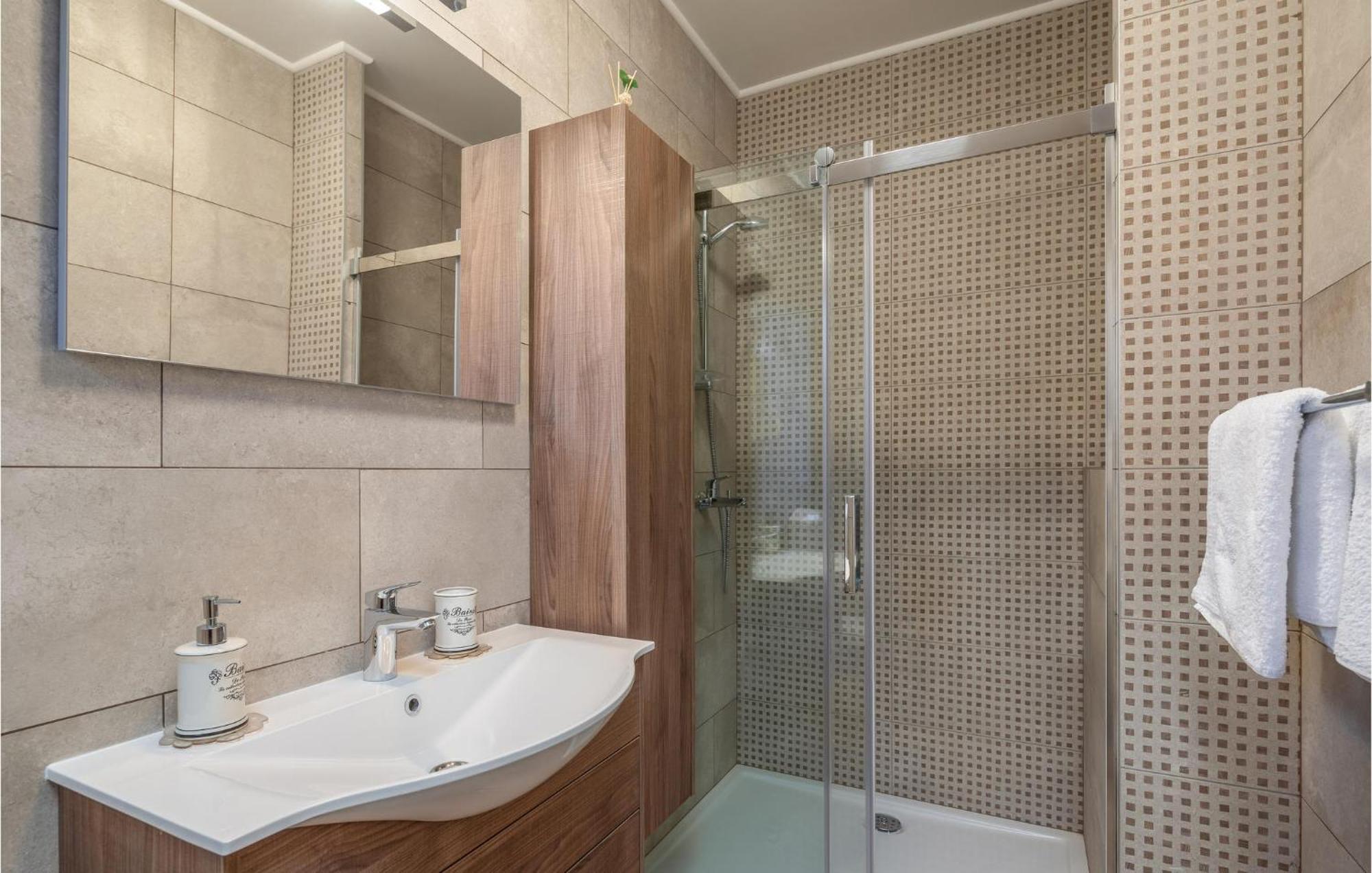 Cozy Home In Zrnovnica With Wifi المظهر الخارجي الصورة