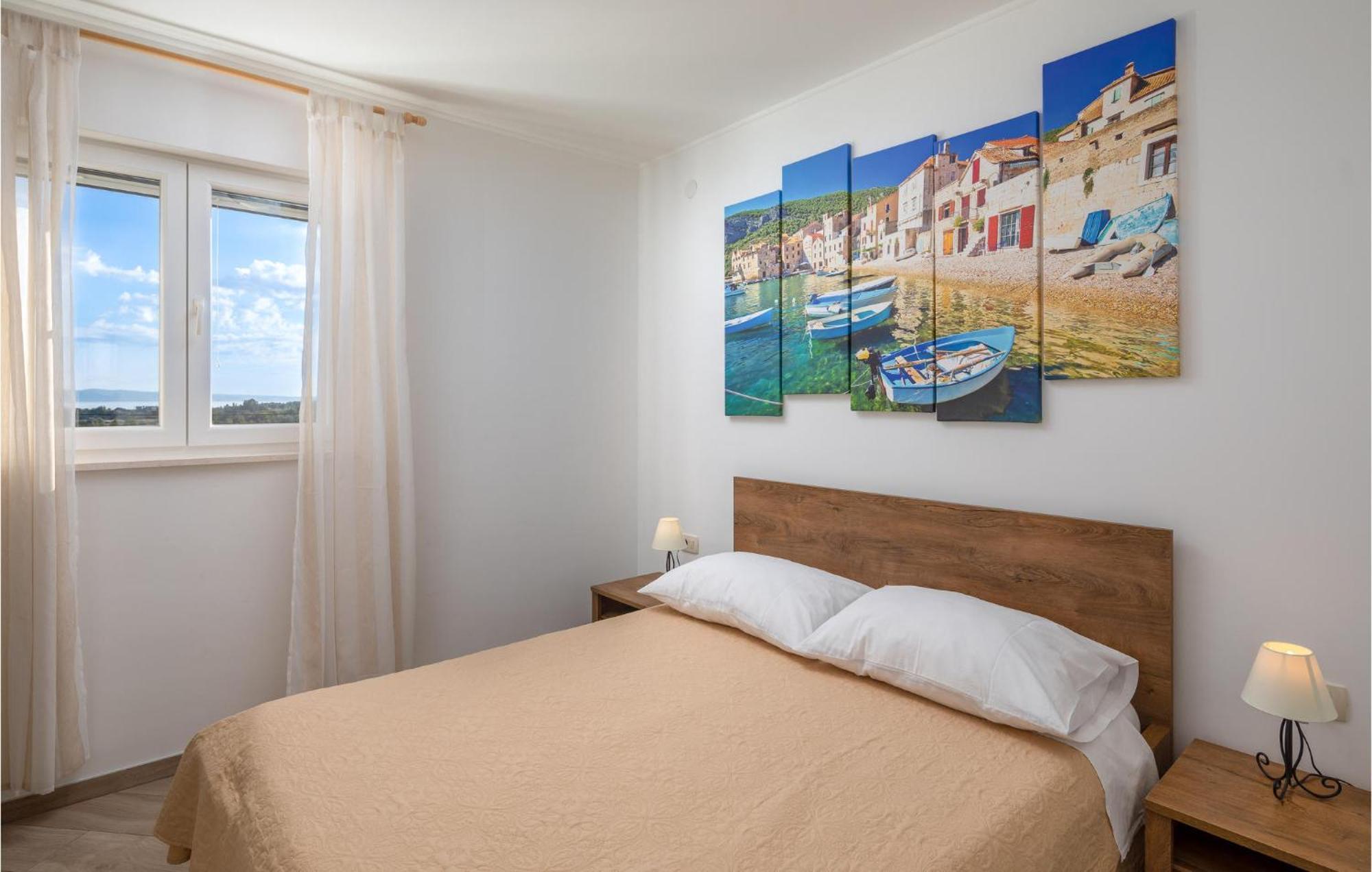 Cozy Home In Zrnovnica With Wifi المظهر الخارجي الصورة