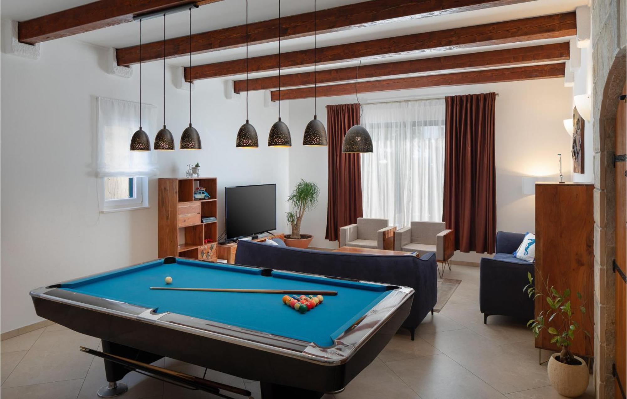 Cozy Home In Zrnovnica With Wifi المظهر الخارجي الصورة